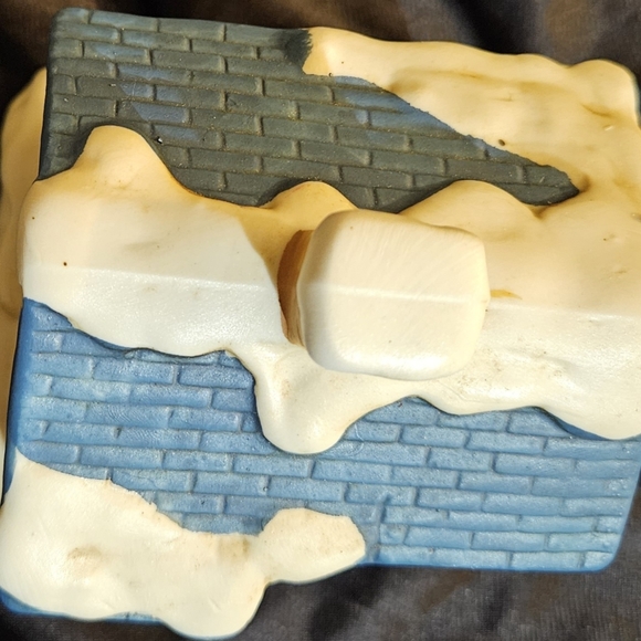 Vintage Christmas House distributed by Rose's Stores. Made in Taiwan. - Picture 5 of 8